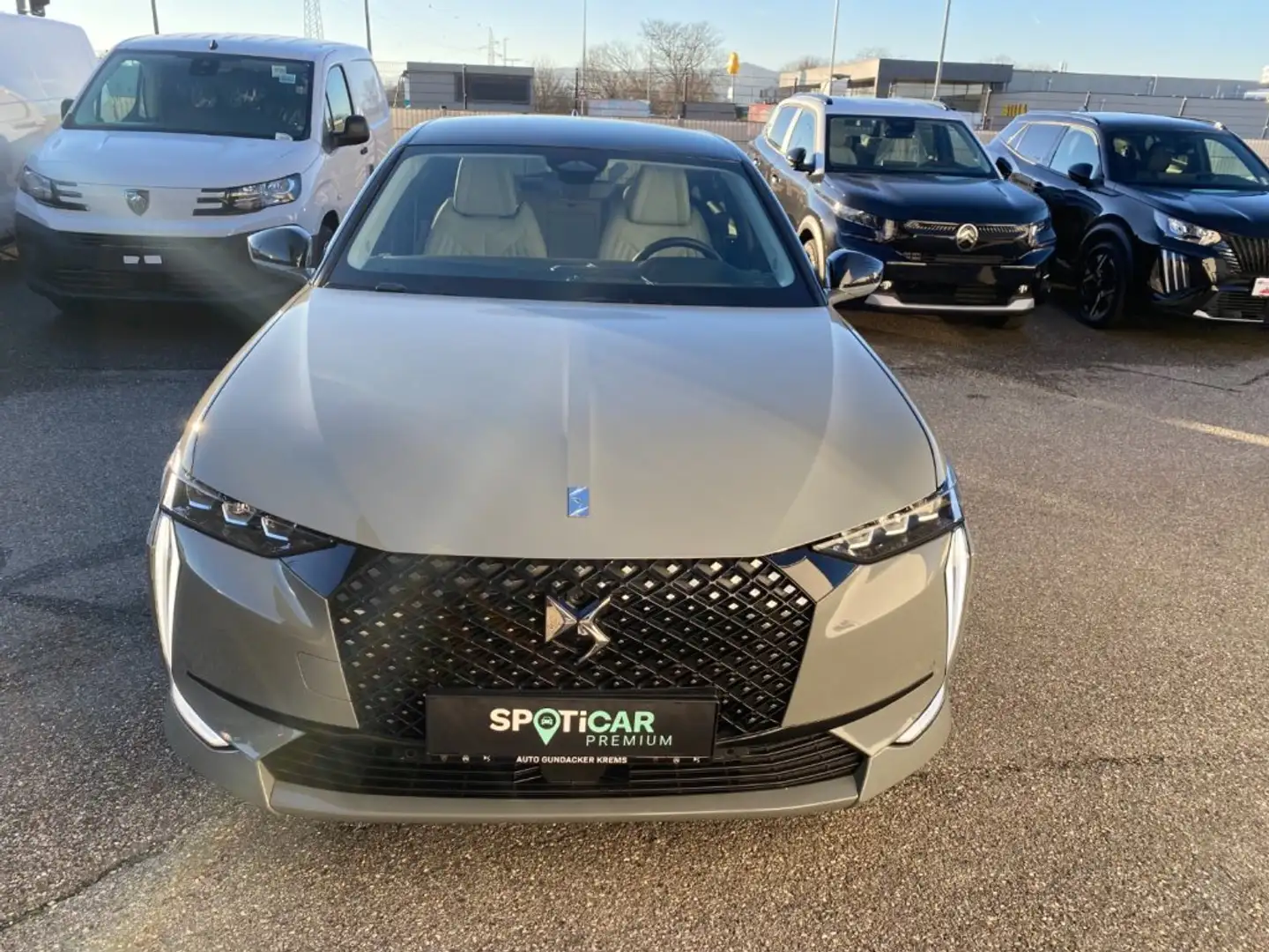 DS Automobiles DS 4 BHDi 130 Esprite de Voyage Grau - 2