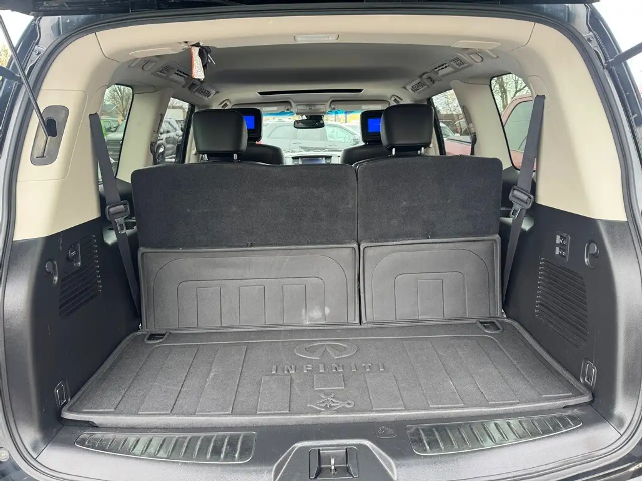 Infiniti QX80 снимка Infiniti QX80