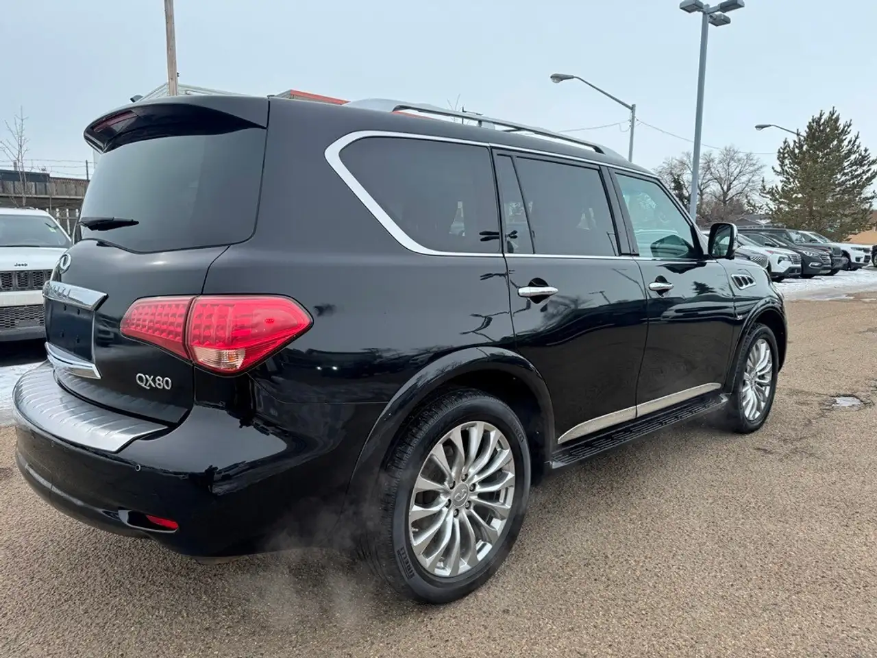 Infiniti QX80 снимка Infiniti QX80