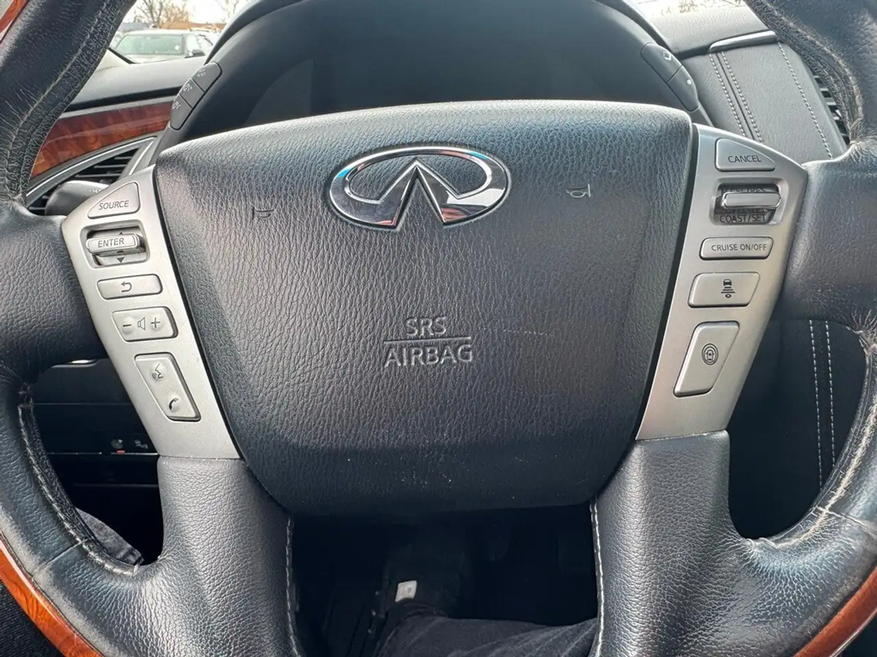 Infiniti QX80 снимка Infiniti QX80