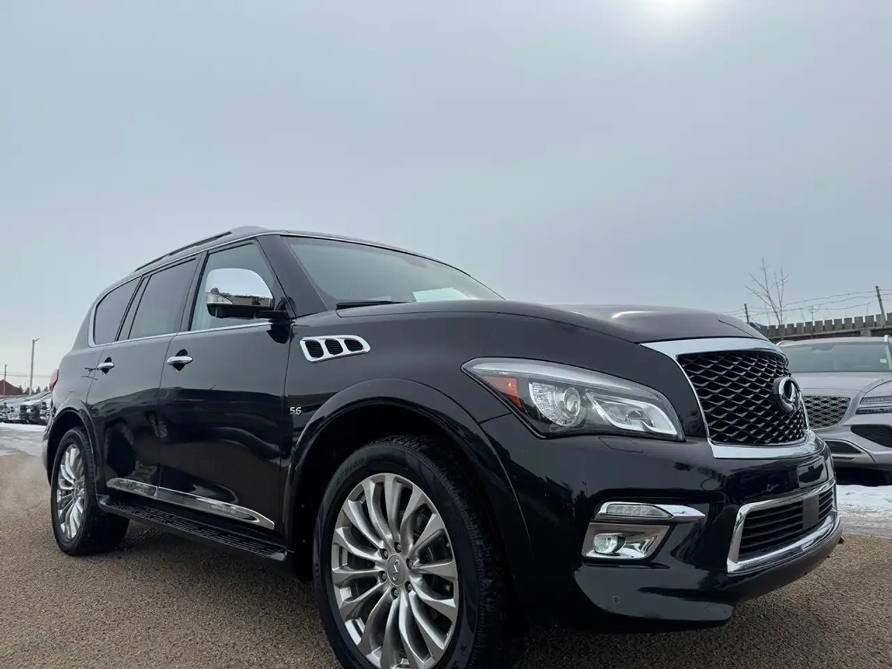Infiniti QX80 снимка Infiniti QX80