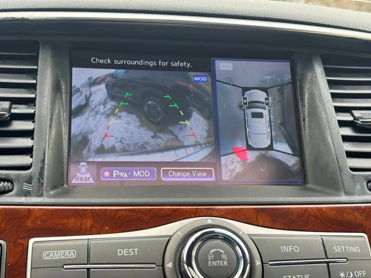 Infiniti QX80 снимка Infiniti QX80
