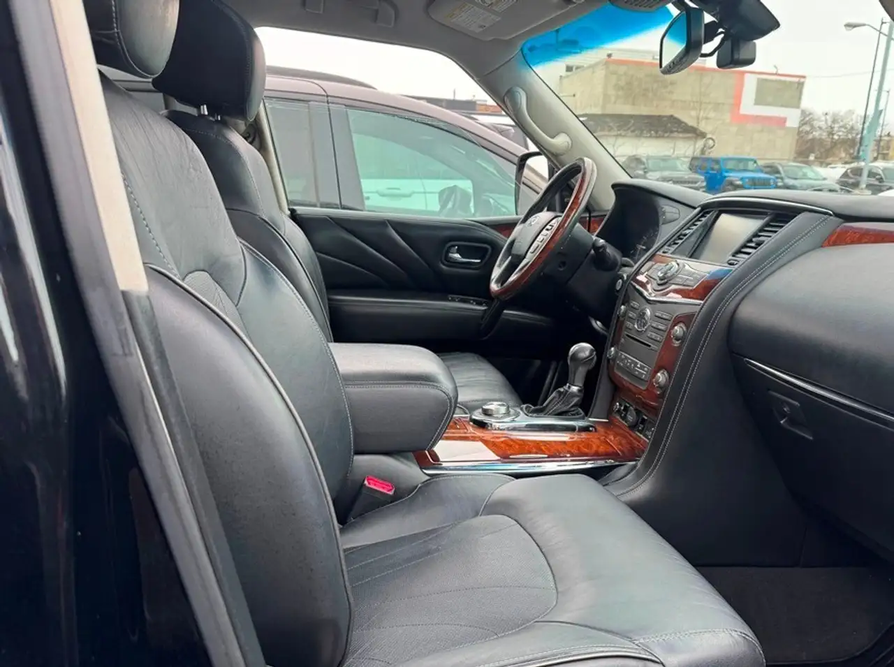 Infiniti QX80 снимка Infiniti QX80