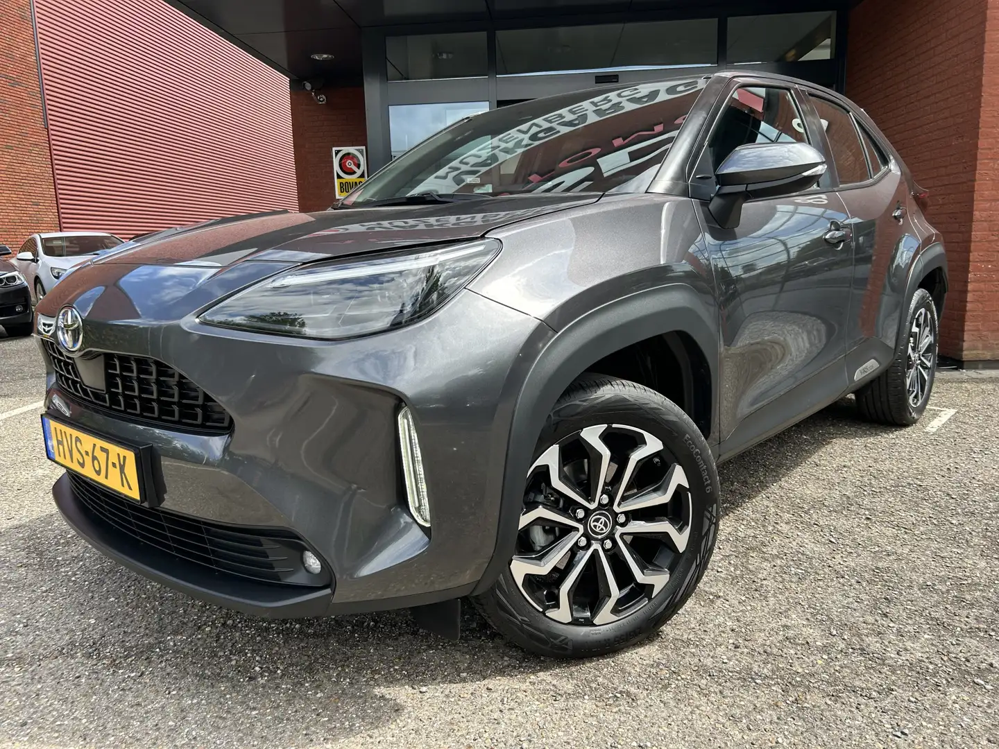 Toyota Yaris Cross 1.5 Hybrid Dynamic // NAVI // CAMERA // ADAPTIVE C Grijs - 2