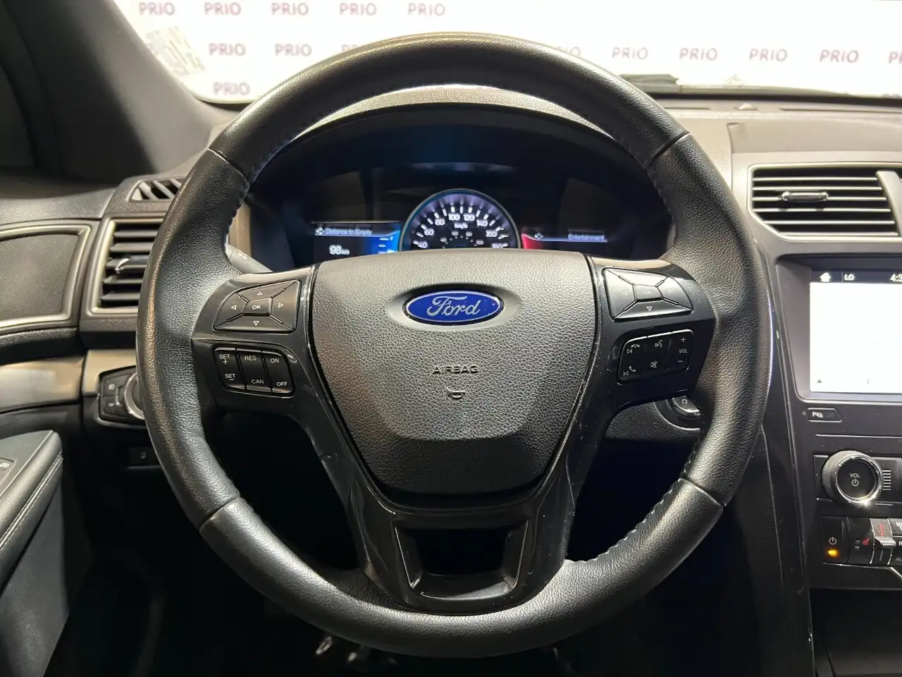Ford Explorer снимка Ford Explorer