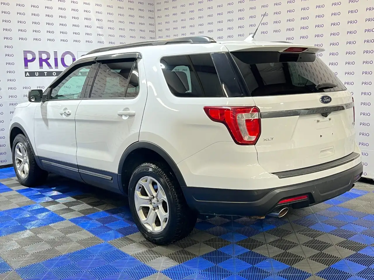 Ford Explorer снимка Ford Explorer