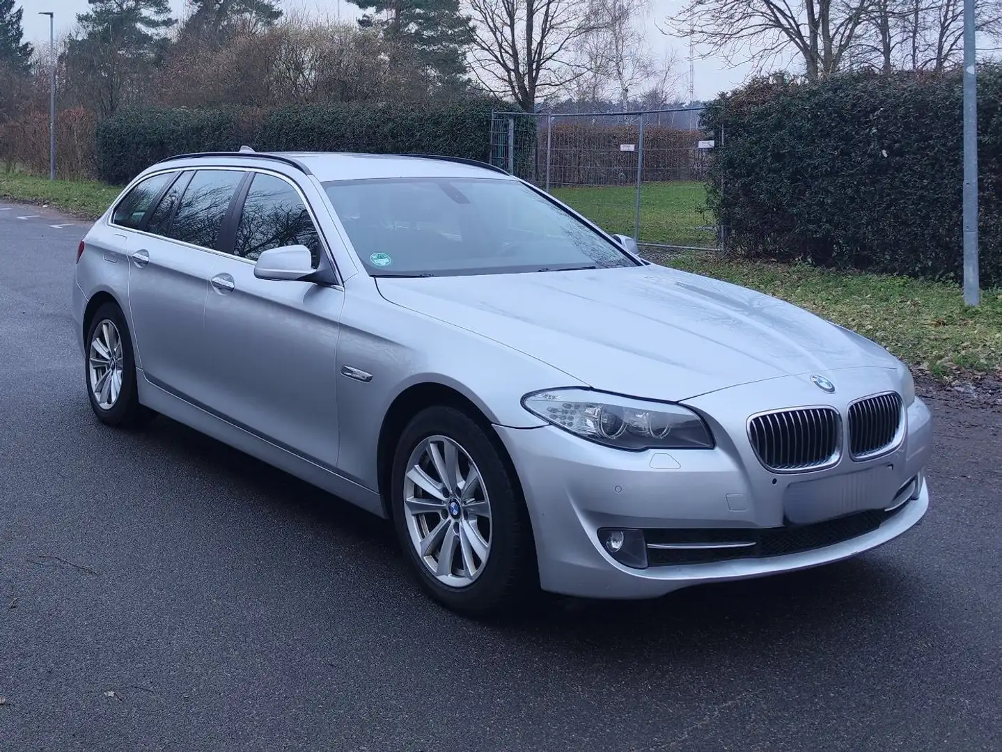 BMW 525 525d xDrive Touring Sport-Automatik Grijs - 1