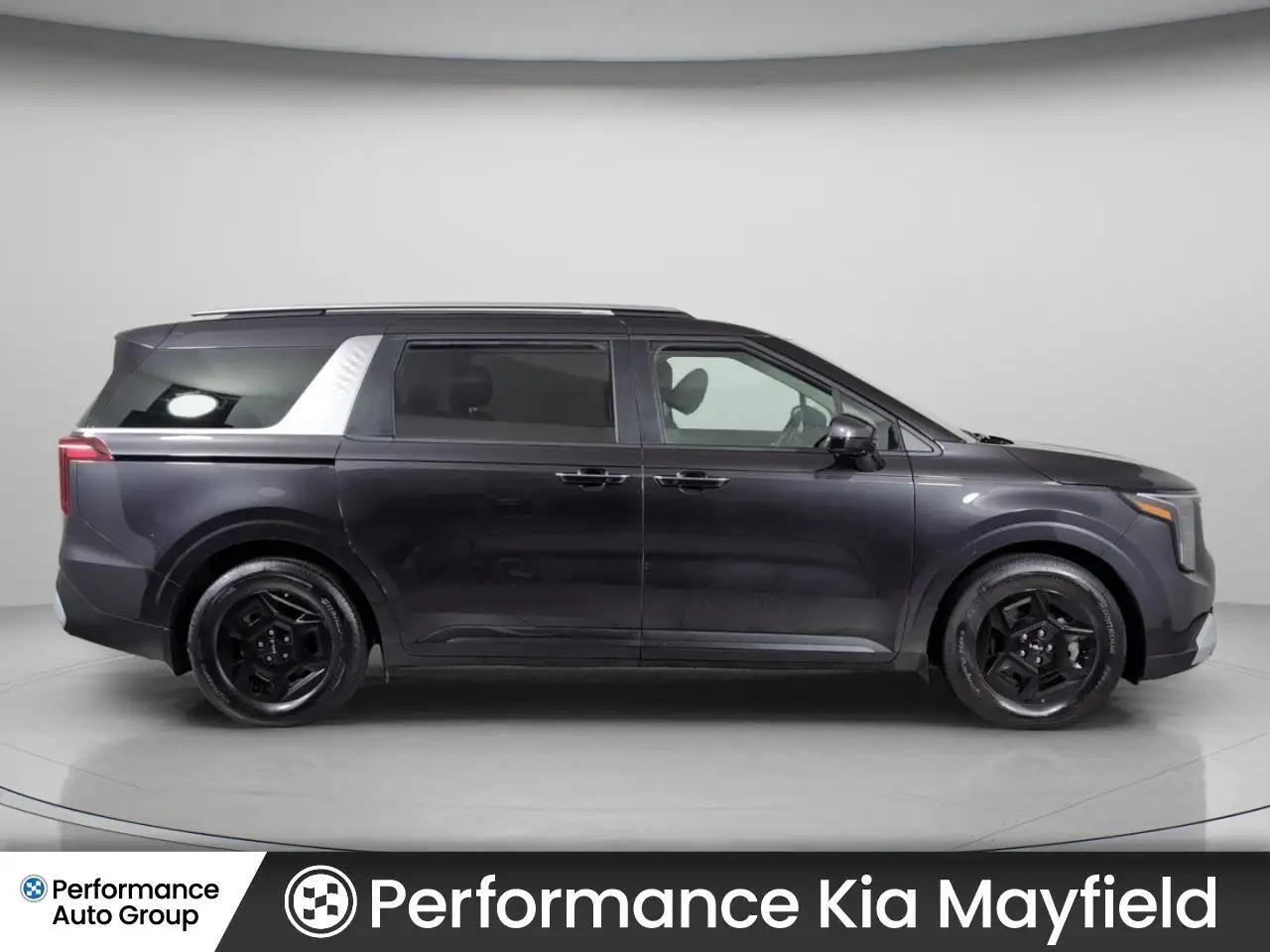 Kia Carnival снимка Kia Carnival
