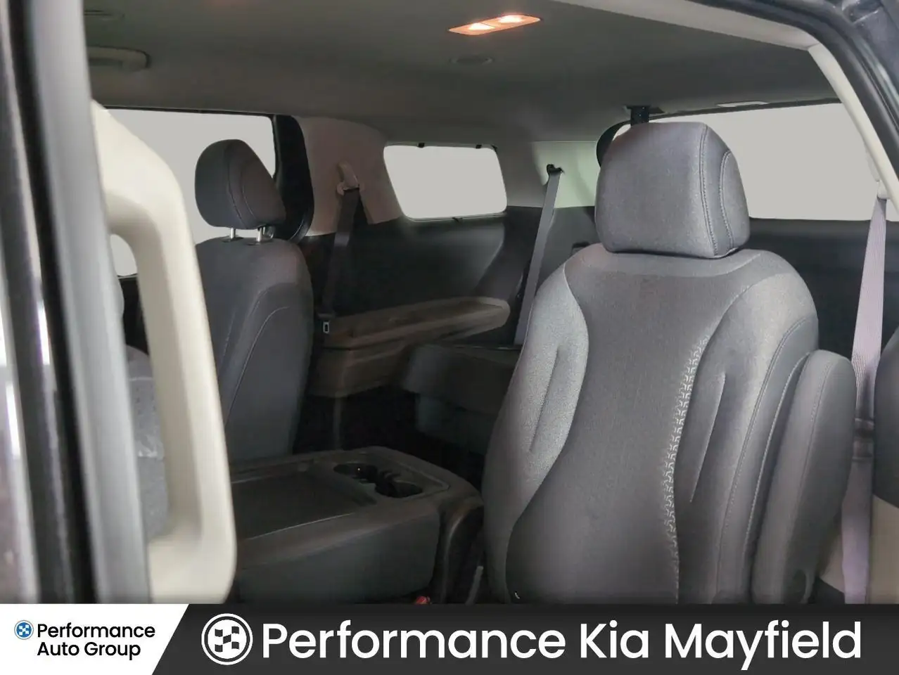 Kia Carnival снимка Kia Carnival