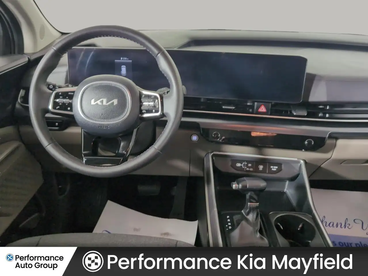 Kia Carnival снимка Kia Carnival