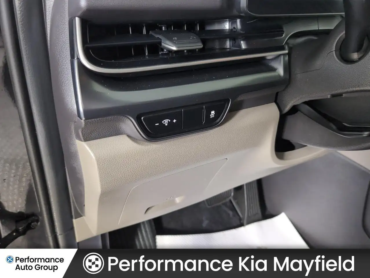 Kia Carnival снимка Kia Carnival