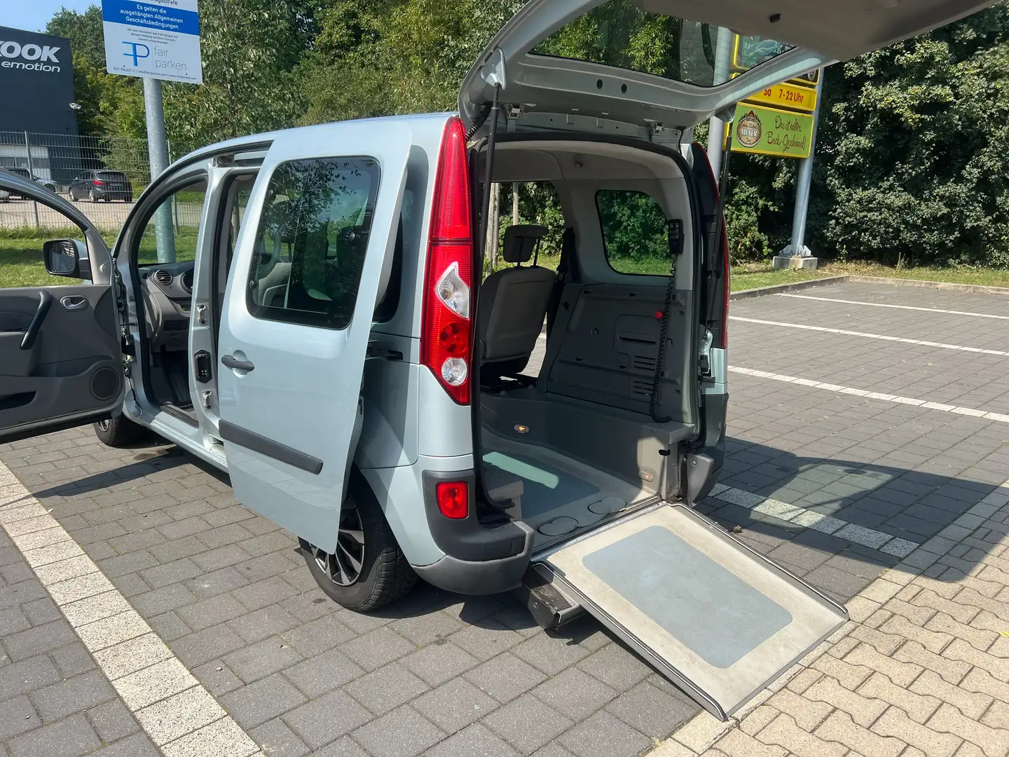 Renault Kangoo Rollstuhltransporter, kurze Rampe, hydr. Heck, 4+1 Plateado - 1