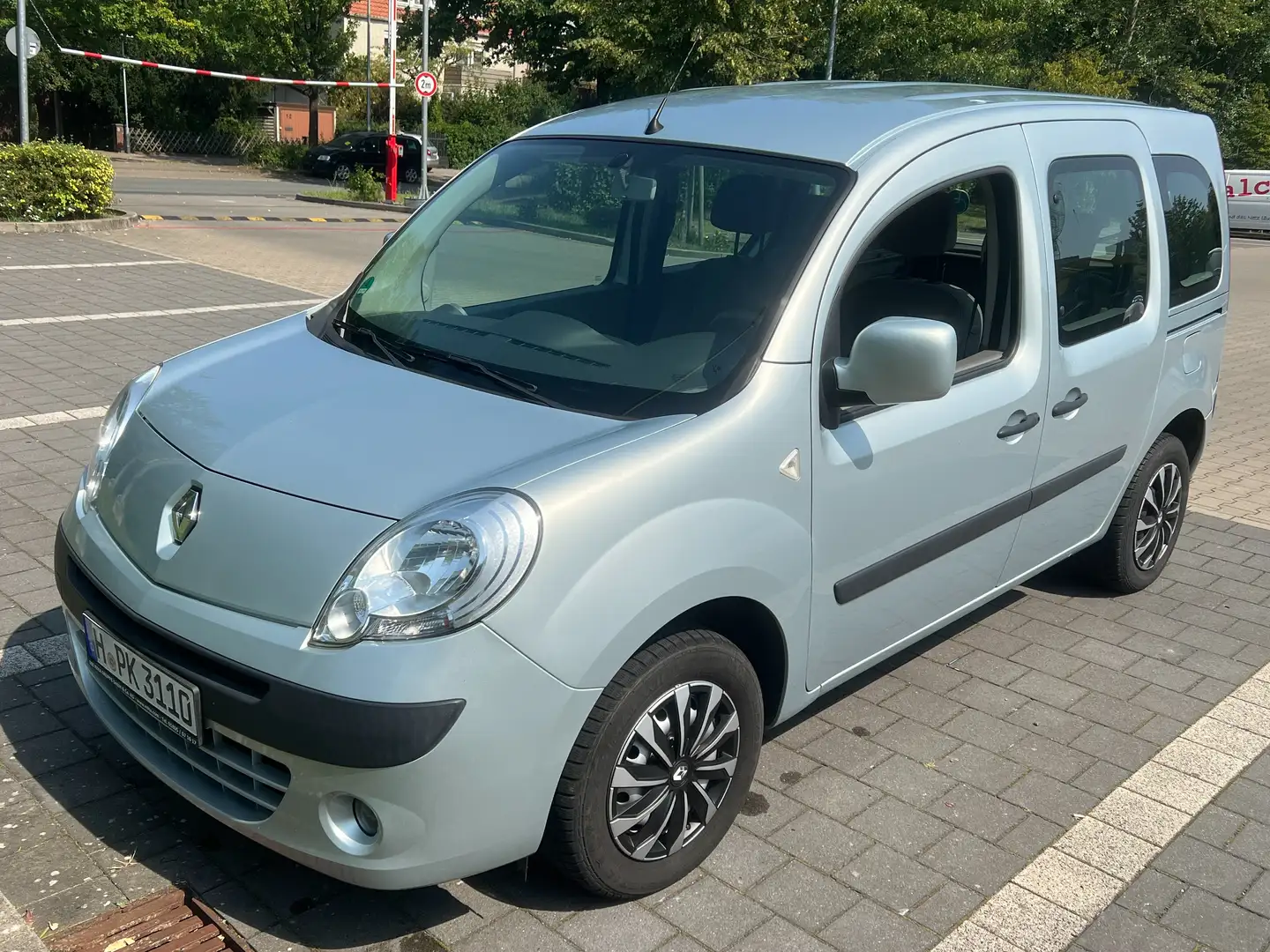 Renault Kangoo Rollstuhltransporter, kurze Rampe, hydr. Heck, 4+1 Plateado - 2