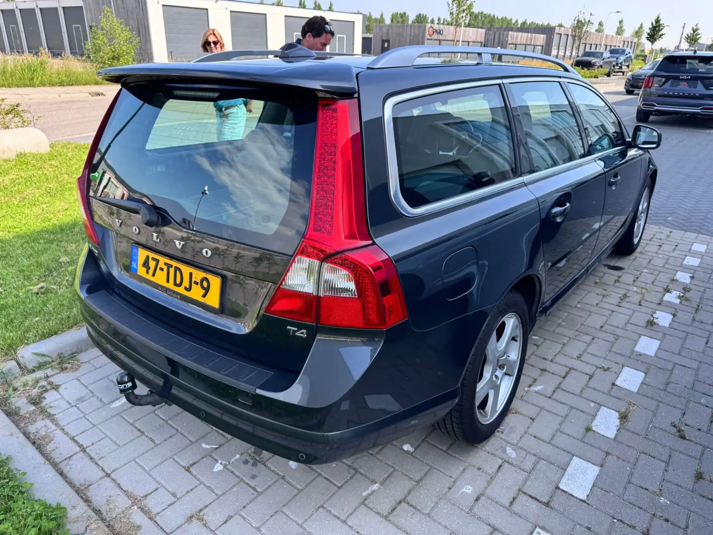 Volvo V70 1.6 T4 Limited Edition nieuwstaat! leer airco/ecc Grijs - 2
