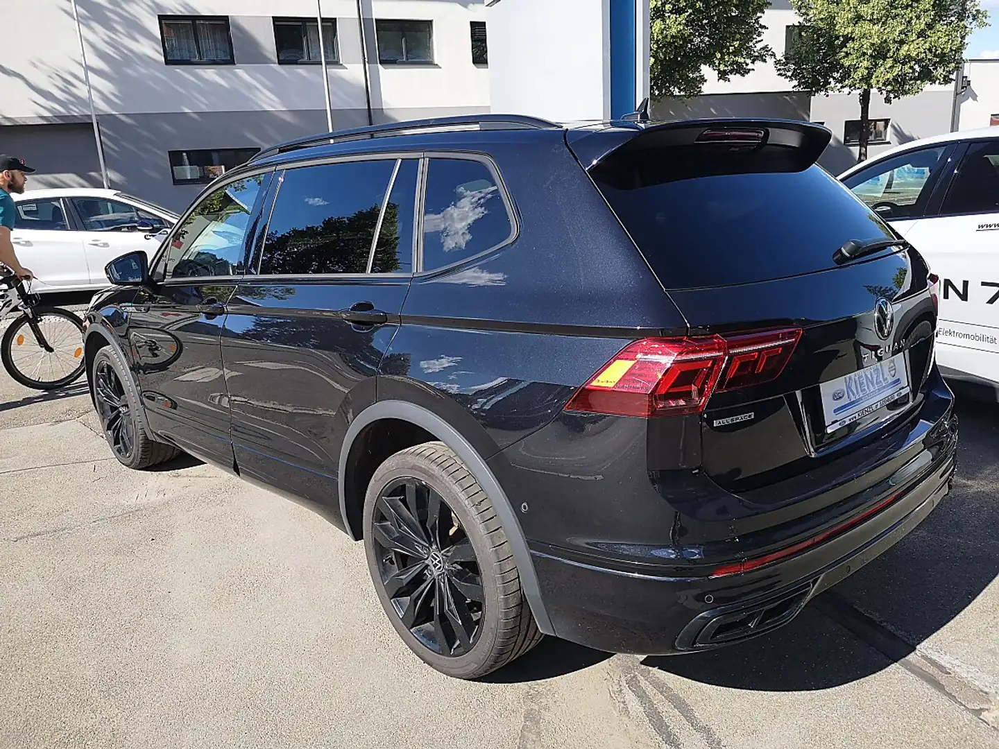 Volkswagen Tiguan Allspace 2.0 TDI R-Line 4Motion (EURO 6d) Schwarz - 2