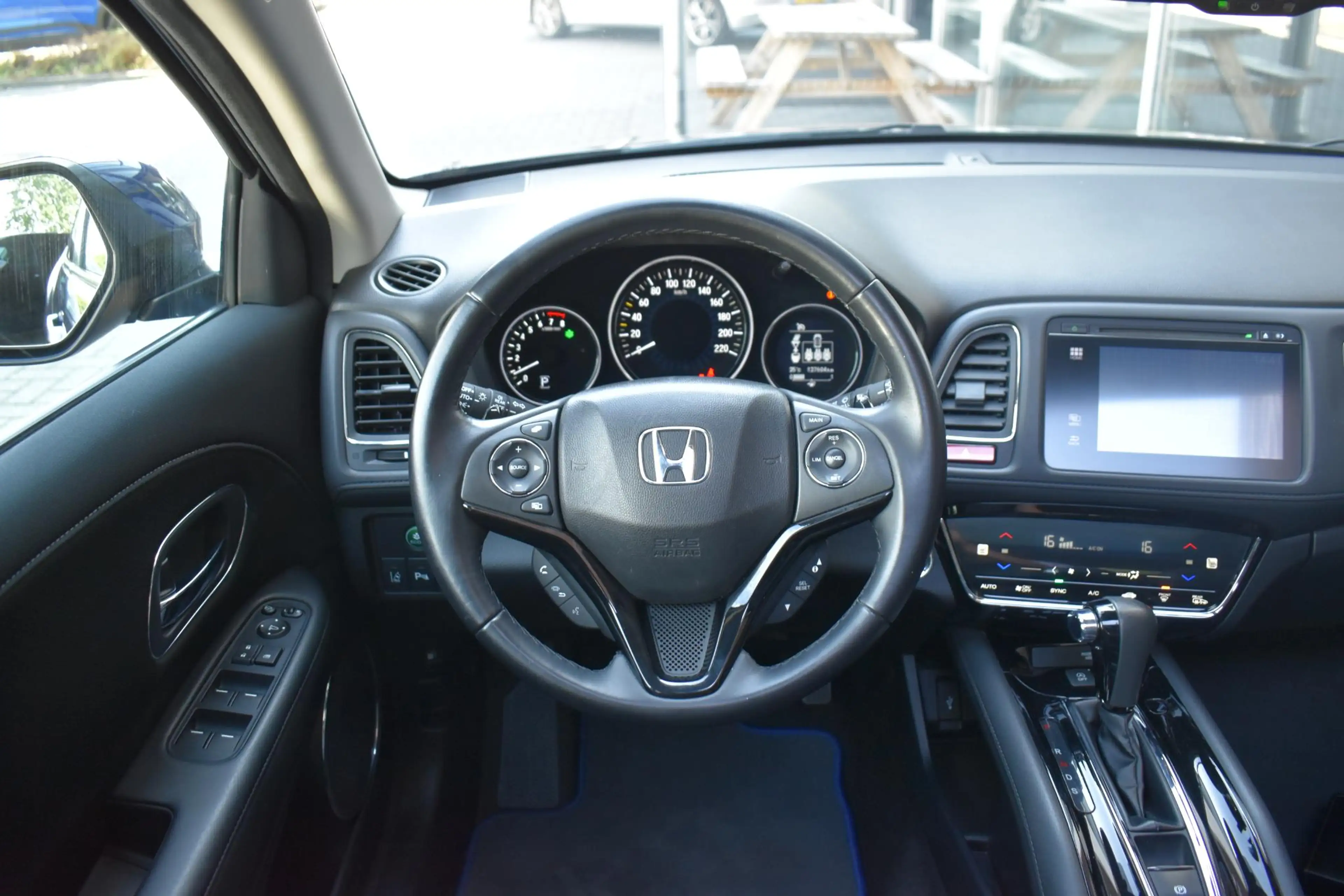Honda HR-V 1.5 i-VTEC ECC LMV LEDER NAVI TREKHAAK — photo 14