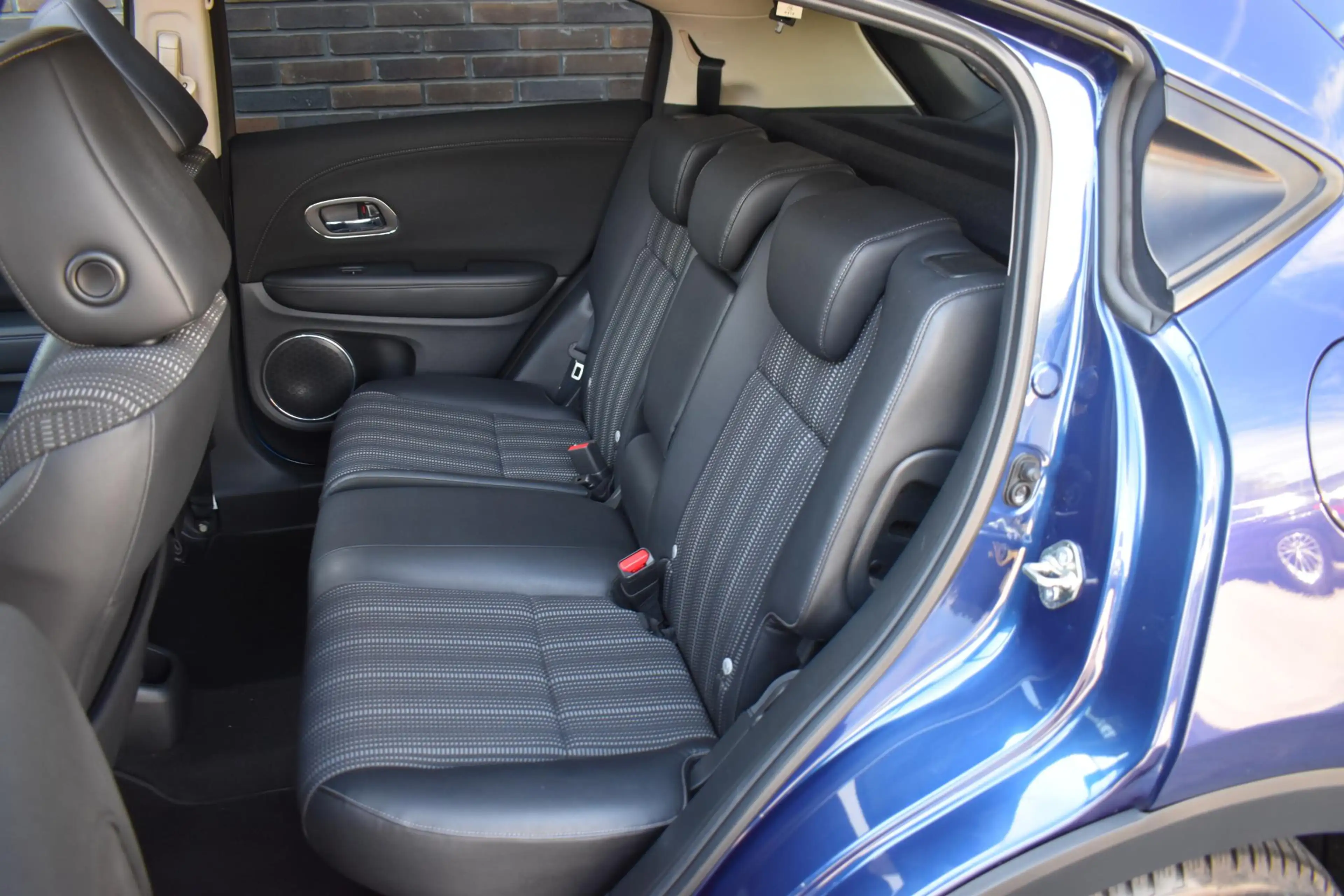 Honda HR-V 1.5 i-VTEC ECC LMV LEDER NAVI TREKHAAK — photo 7