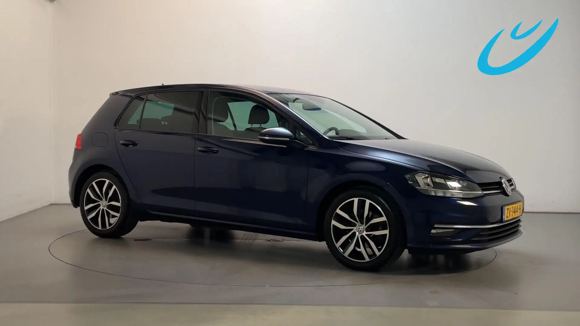 Volkswagen Golf 1.5 TSI 150pk DSG Highline Alcantara Virtual Cockp Blauw - 1