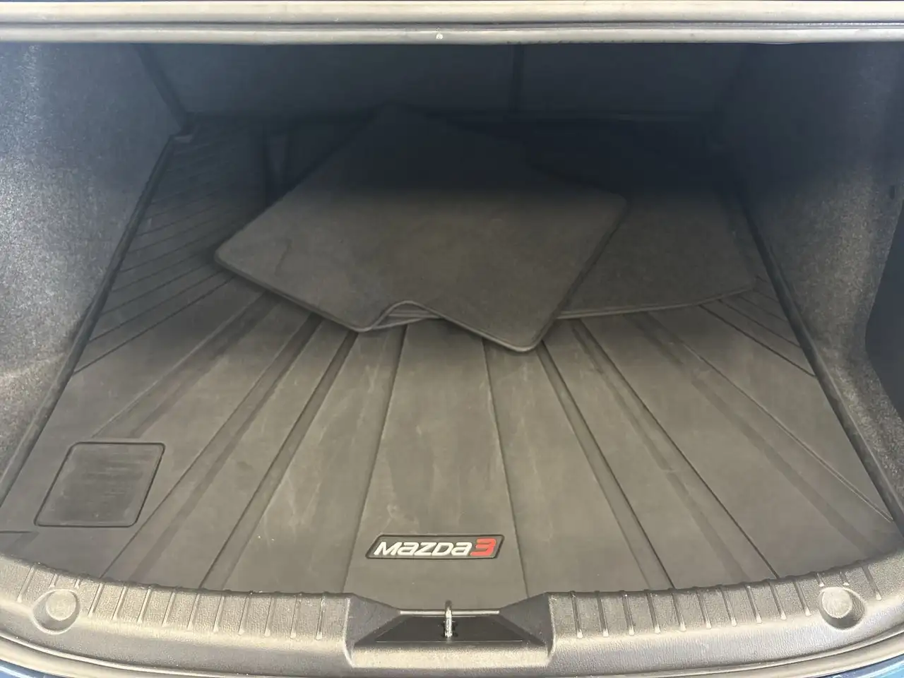 Mazda 3 снимка Mazda 3
