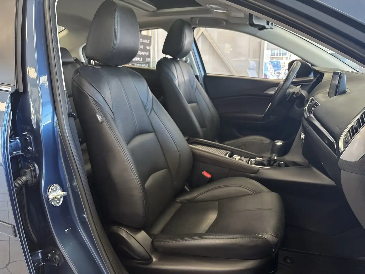 Mazda 3 снимка Mazda 3