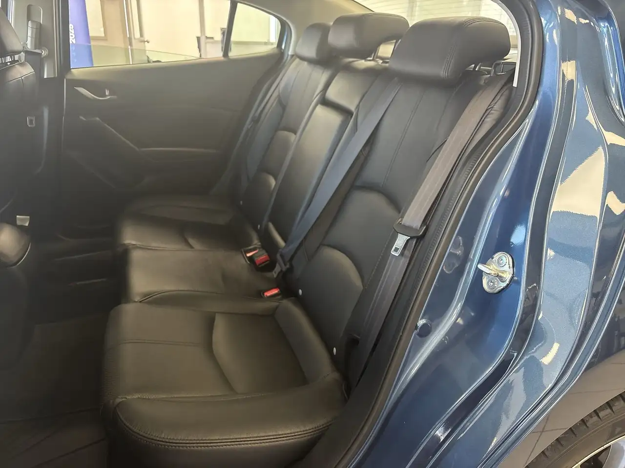 Mazda 3 снимка Mazda 3