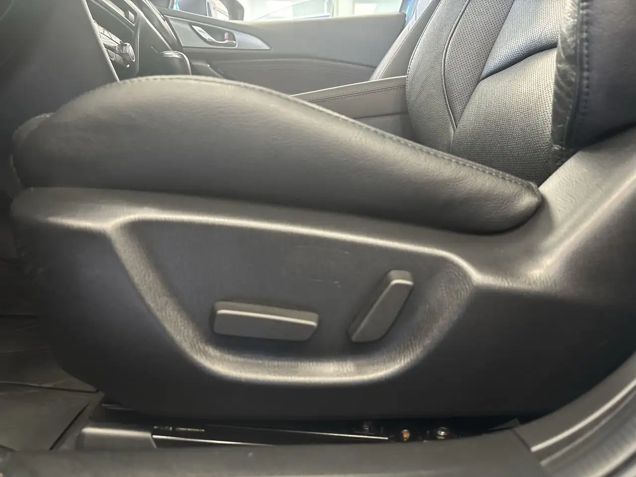 Mazda 3 снимка Mazda 3