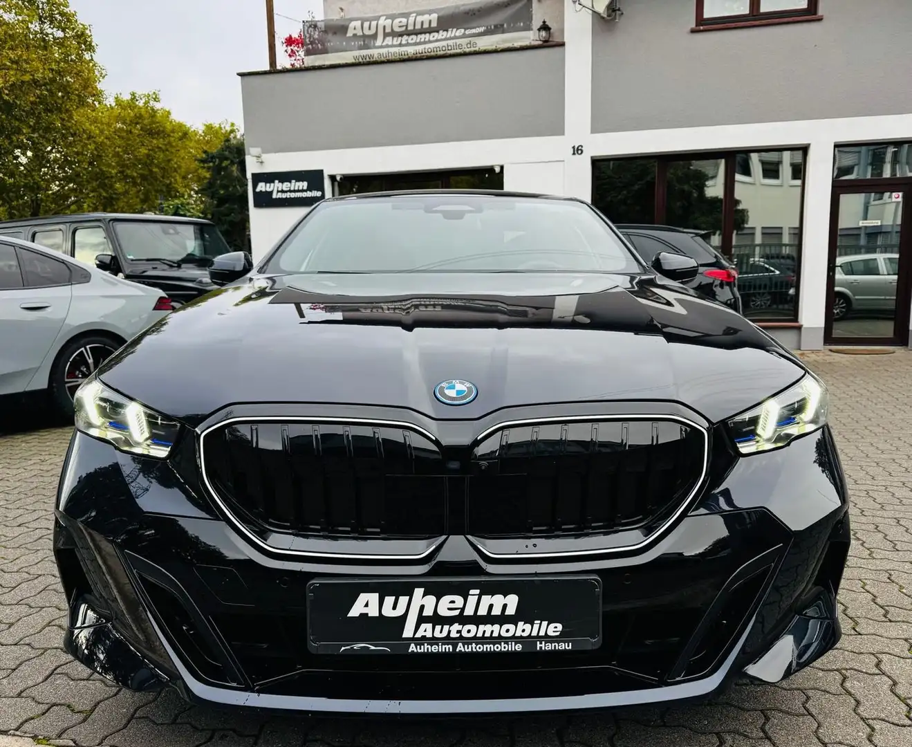 BMW 530 e M Sport Pro Inovation Iconic Glow Panorama crna - 2