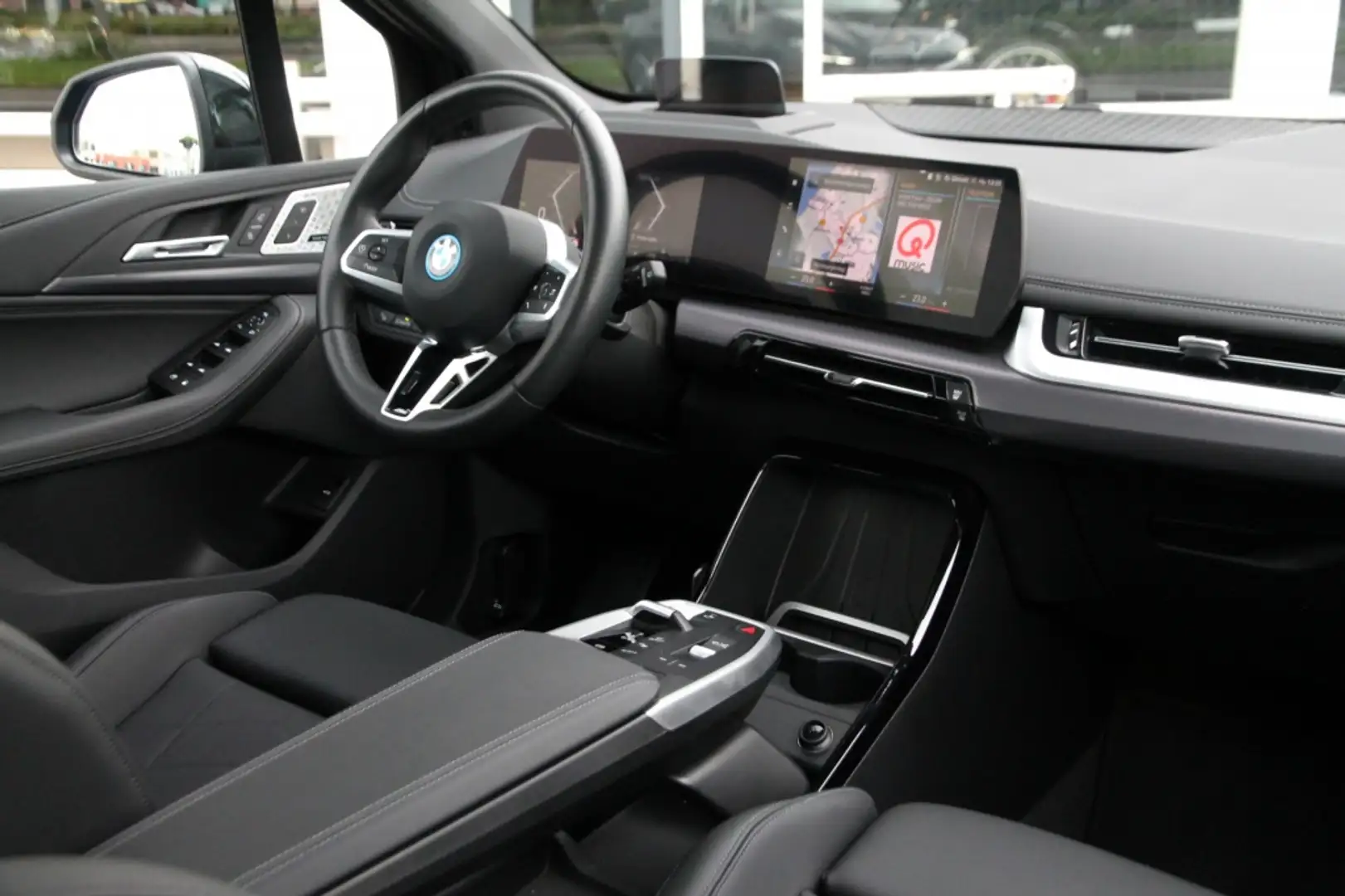 BMW 230 2-serie Active Tourer 230e xDrive I M-Sport I Pano Zwart - 2