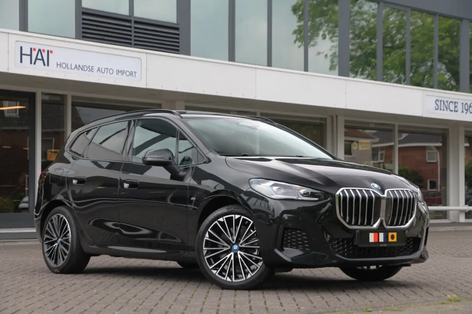 BMW 230 2-serie Active Tourer 230e xDrive I M-Sport I Pano Zwart - 1