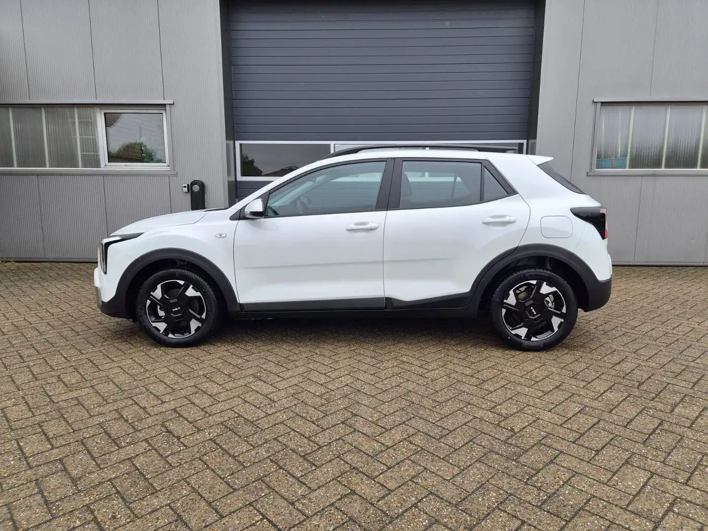 Kia Stonic 1.0 T-GDI 100PS NEUES MODELL LED-Scheinwerfer S... Weiß - 2