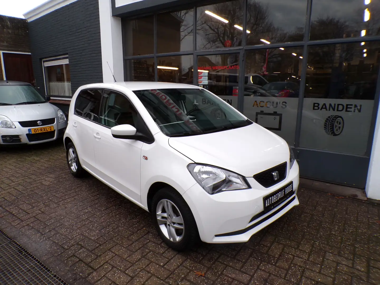 SEAT Mii 1.0 Style AUTOMAAT , AIRCO , NIEUWE APK !! Wit - 2