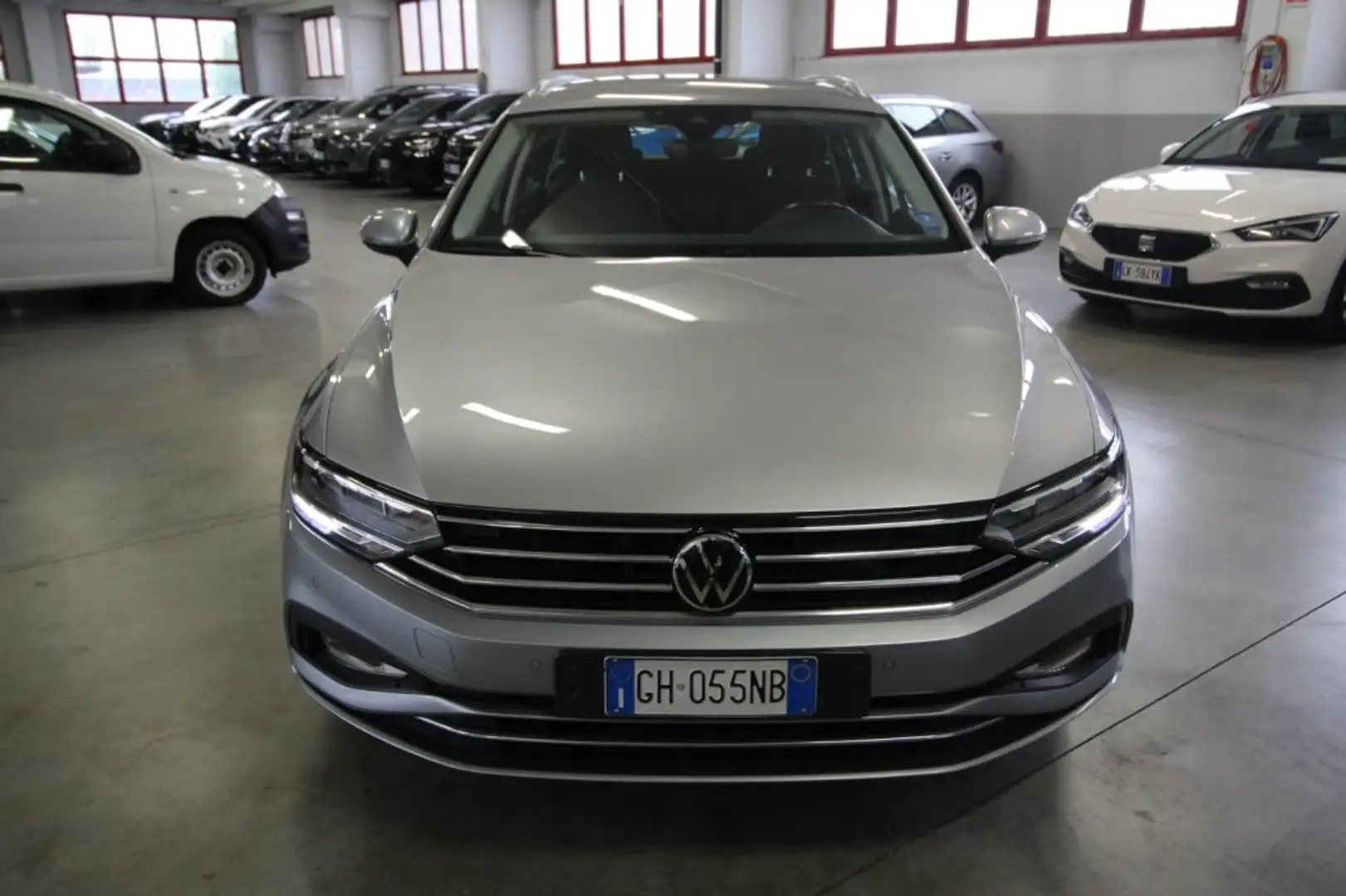Volkswagen Passat Variant 2.0 TDI SCR EVO DSG Business Gris - 1