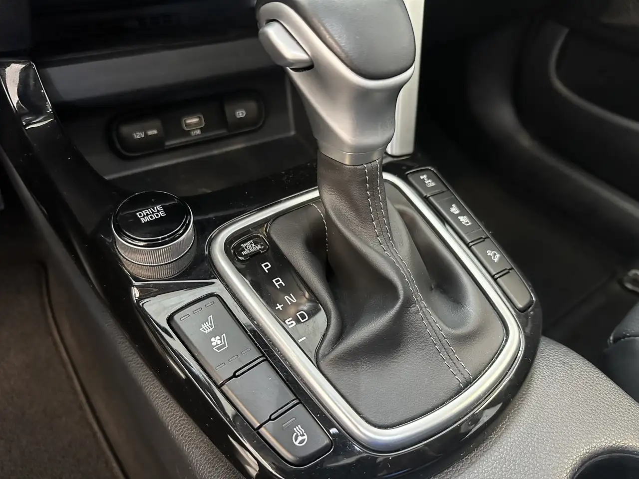 Kia Seltos снимка Kia Seltos