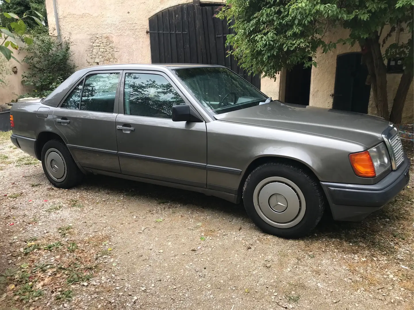 Mercedes-Benz 230 230 E Gri - 1