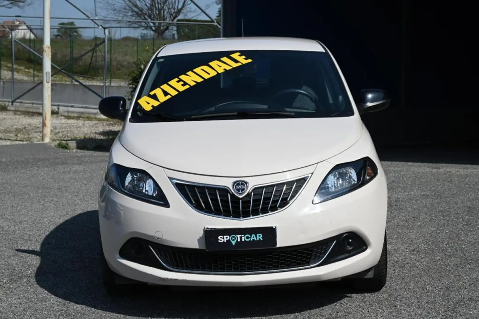 Lancia Ypsilon 1.0 FireFly S&S Hybrid Silver Beige - 2
