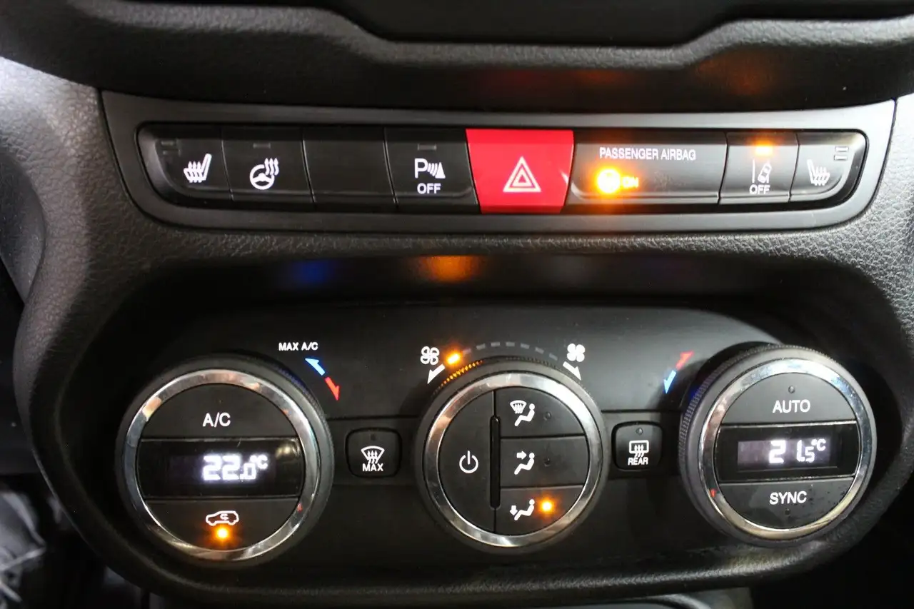 JEEP RENEGADE 140 ch - SELLERIE CUIR - VOLANT EN CUIR