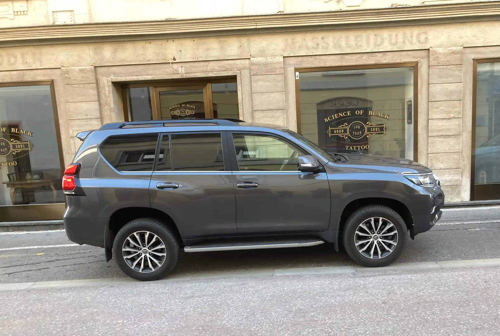 Toyota Land Cruiser Landcruiser 2,8 D-4D 4WD Elegance Aut. Elegance Grau - 1