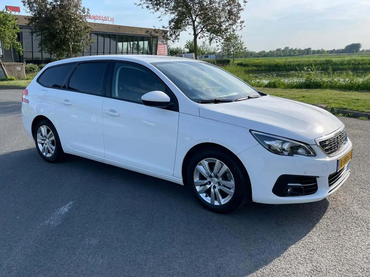 Peugeot 308 SW 1.2 PureTech Blue Lease Active, Trekhaak, Cruis Wit - 2