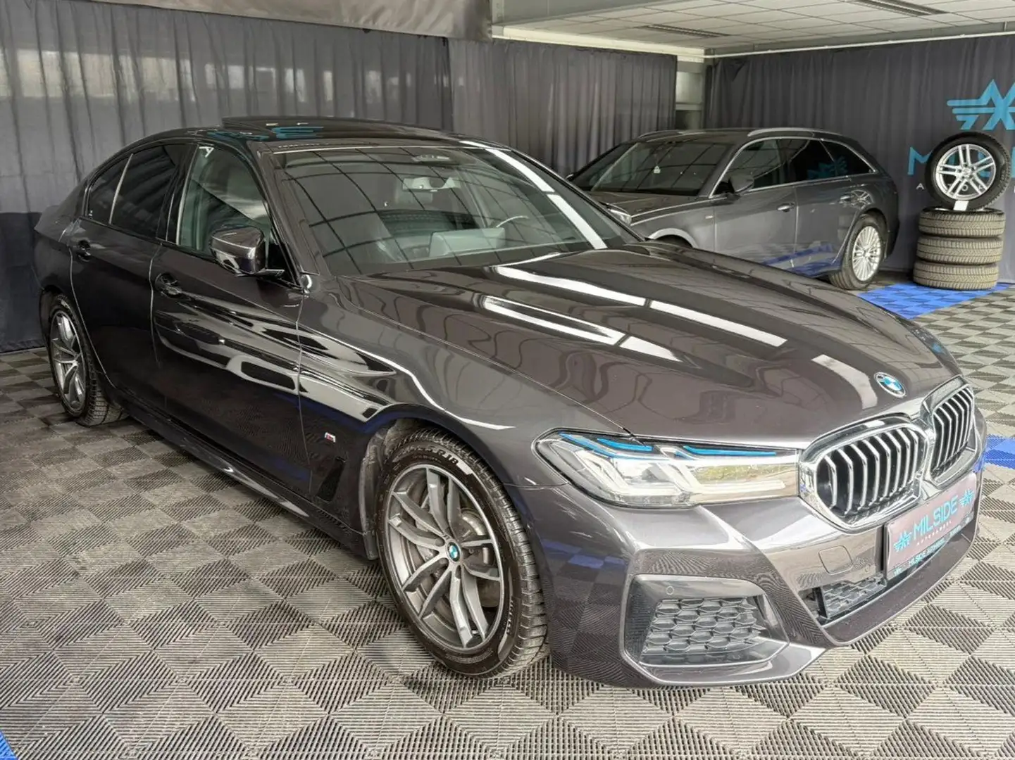 BMW 530 M-SPORT,SCHIEBEDACH,AHK,HuD,LASER,AMBIENTE,VIRTUA Grau - 1