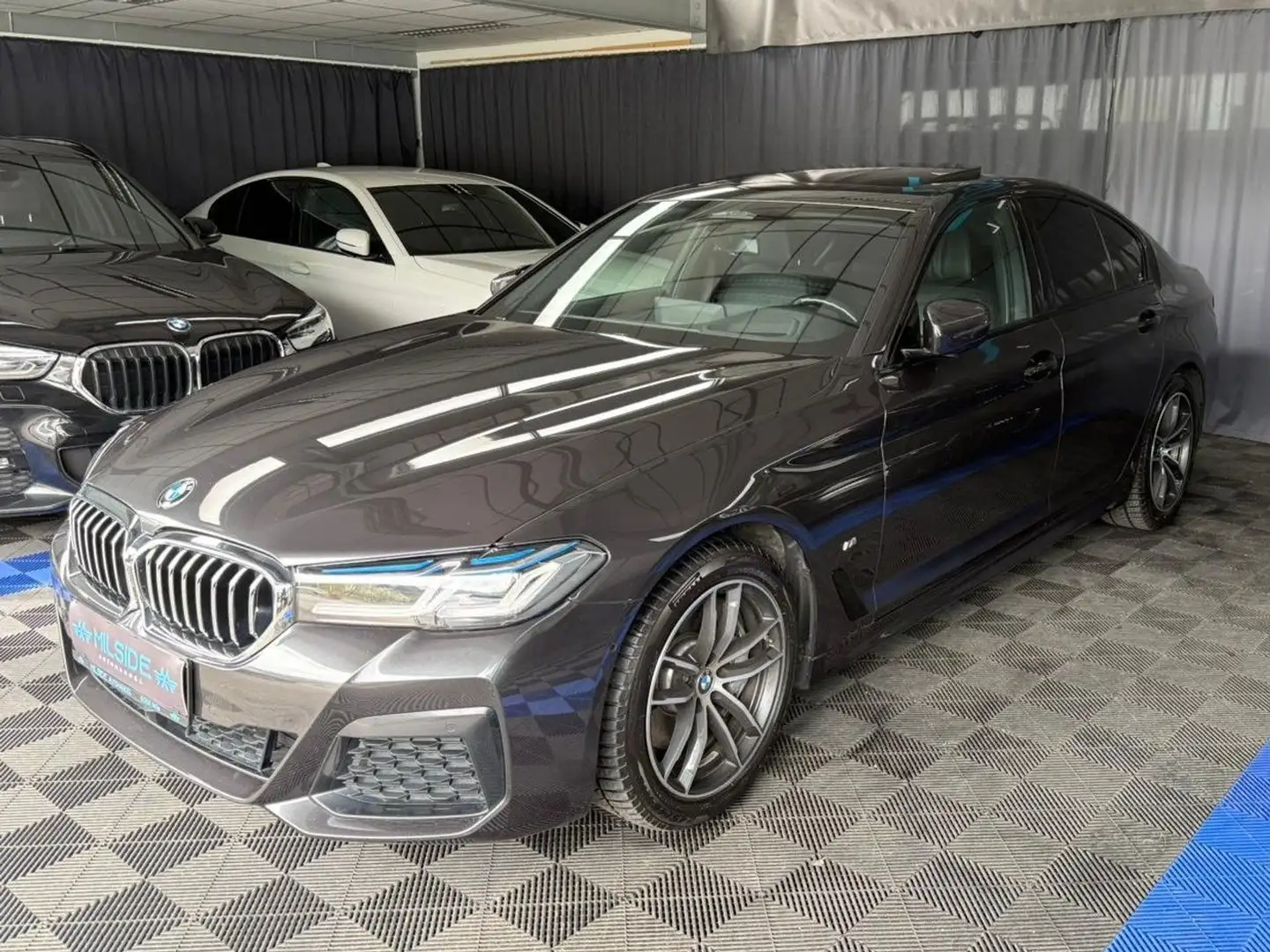 BMW 530 M-SPORT,SCHIEBEDACH,AHK,HuD,LASER,AMBIENTE,VIRTUA Grau - 2