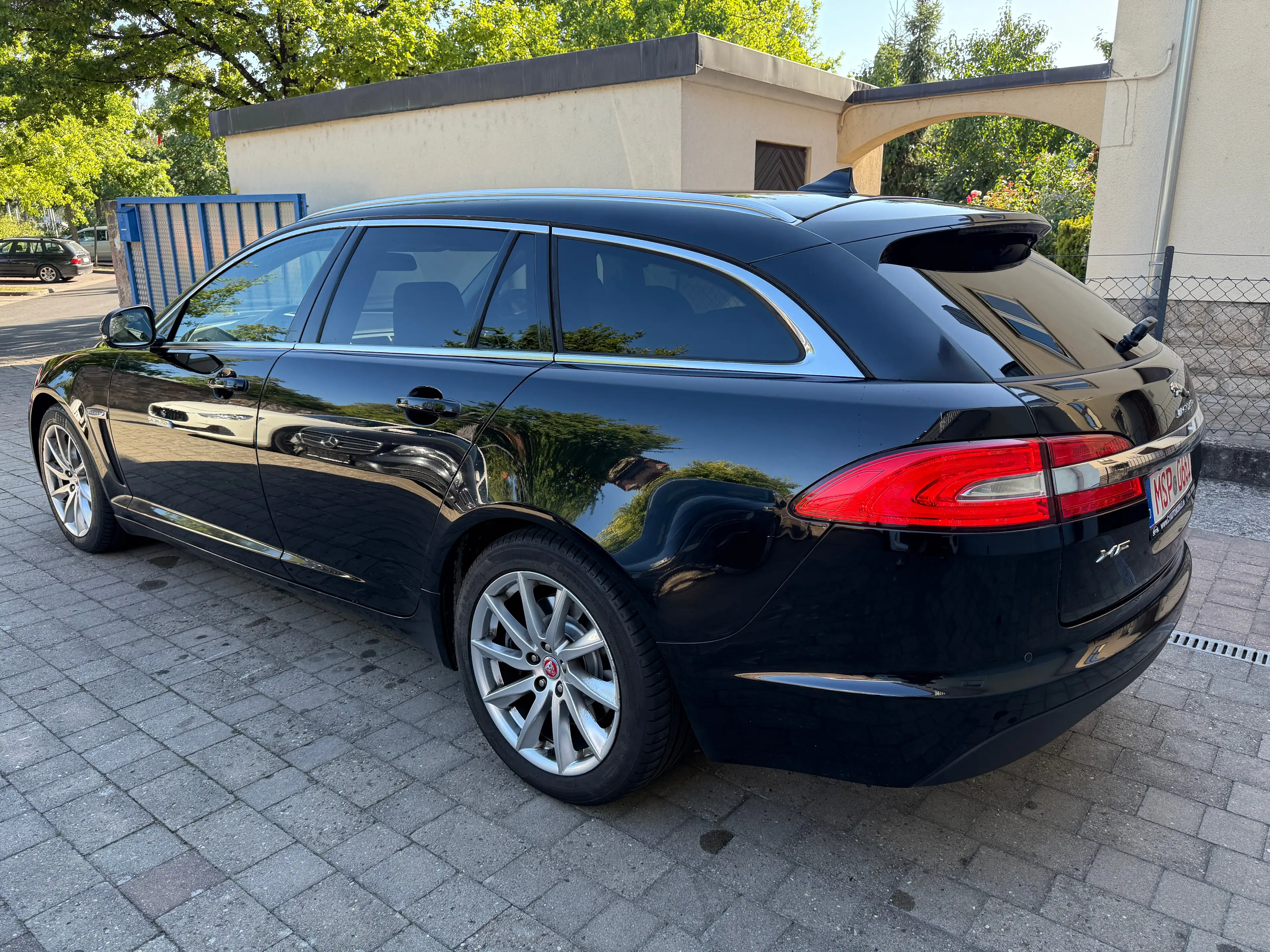 Jaguar XF Sportbrake 2.2 Automatik Kamera/Leder/Navi/2. — photo 4