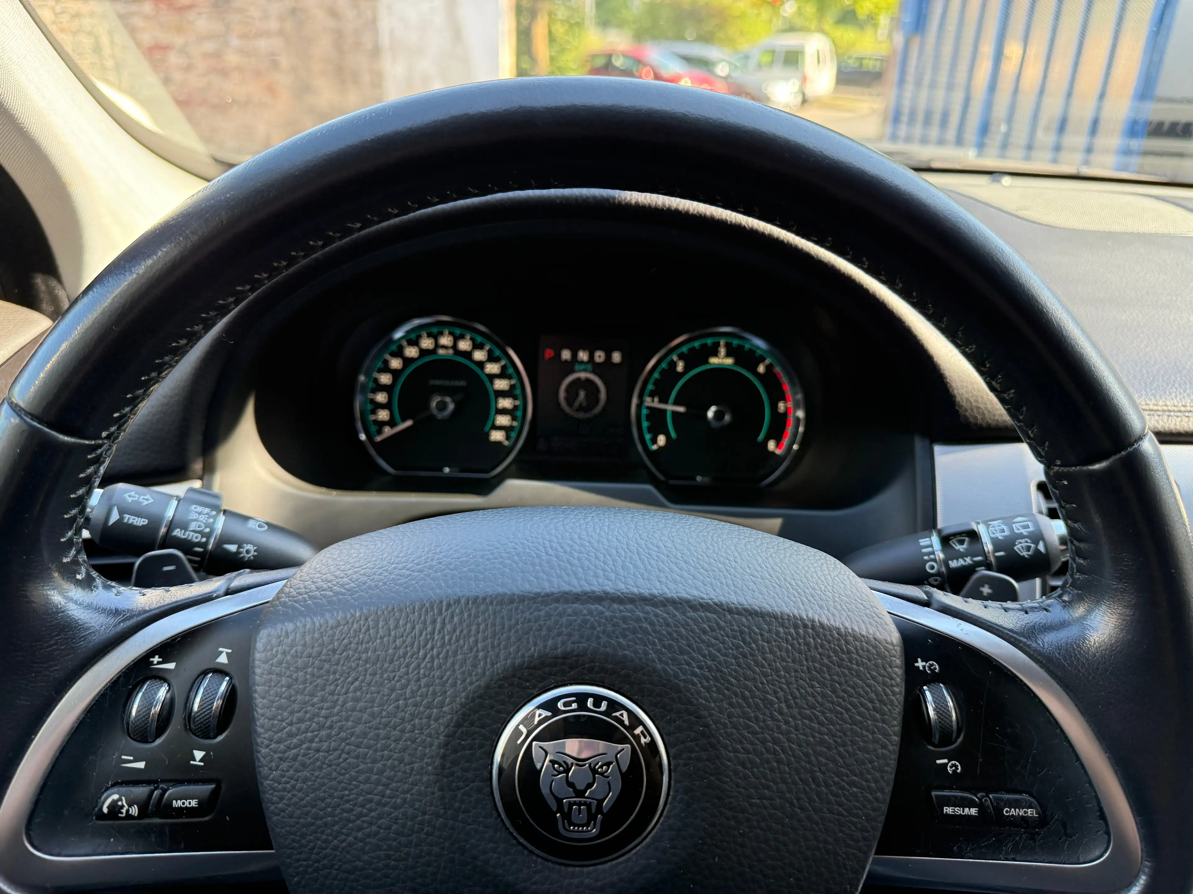 Jaguar XF Sportbrake 2.2 Automatik Kamera/Leder/Navi/2. — photo 9