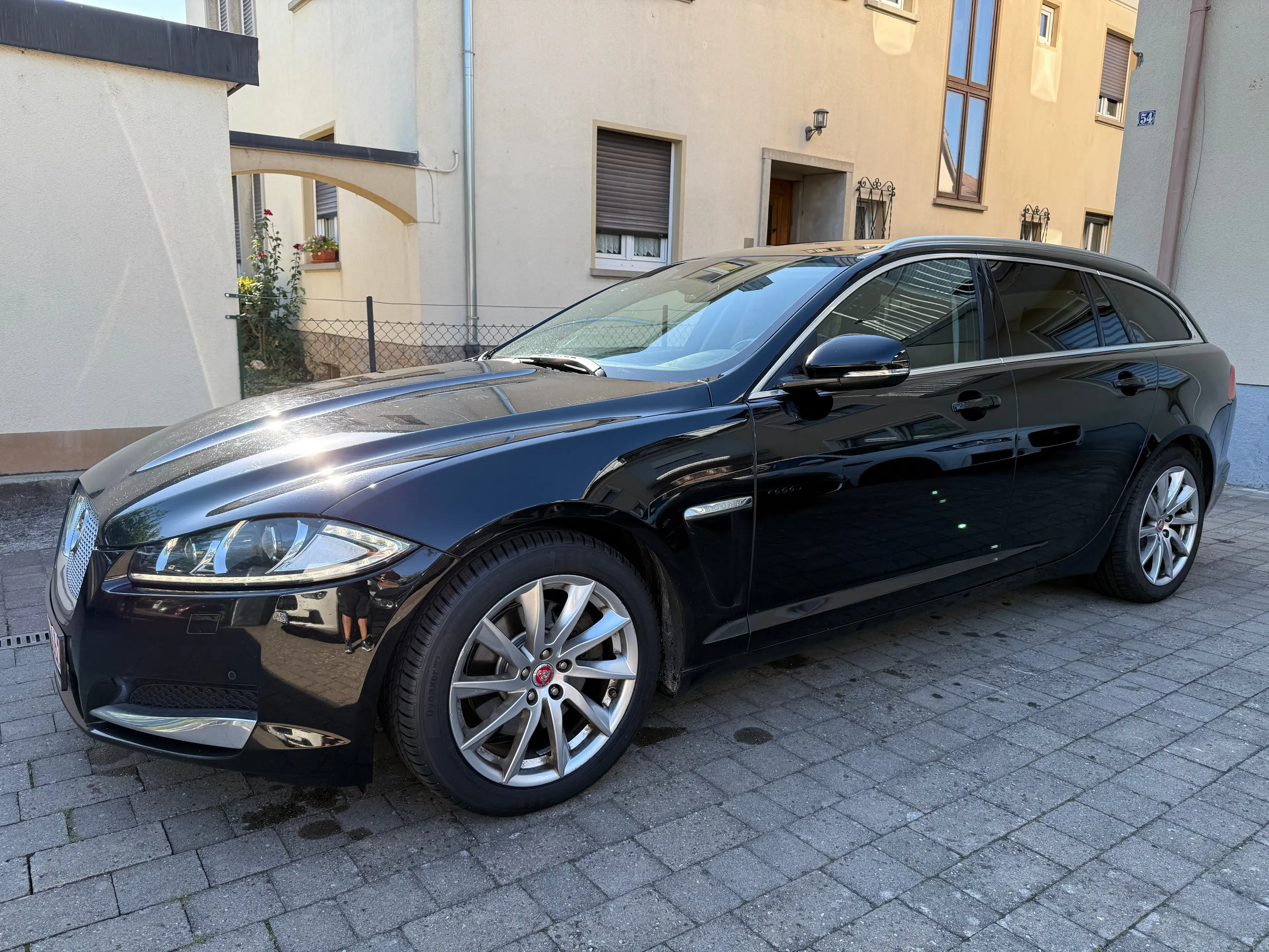 Jaguar XF Sportbrake 2.2 Automatik Kamera/Leder/Navi/2. — photo 2