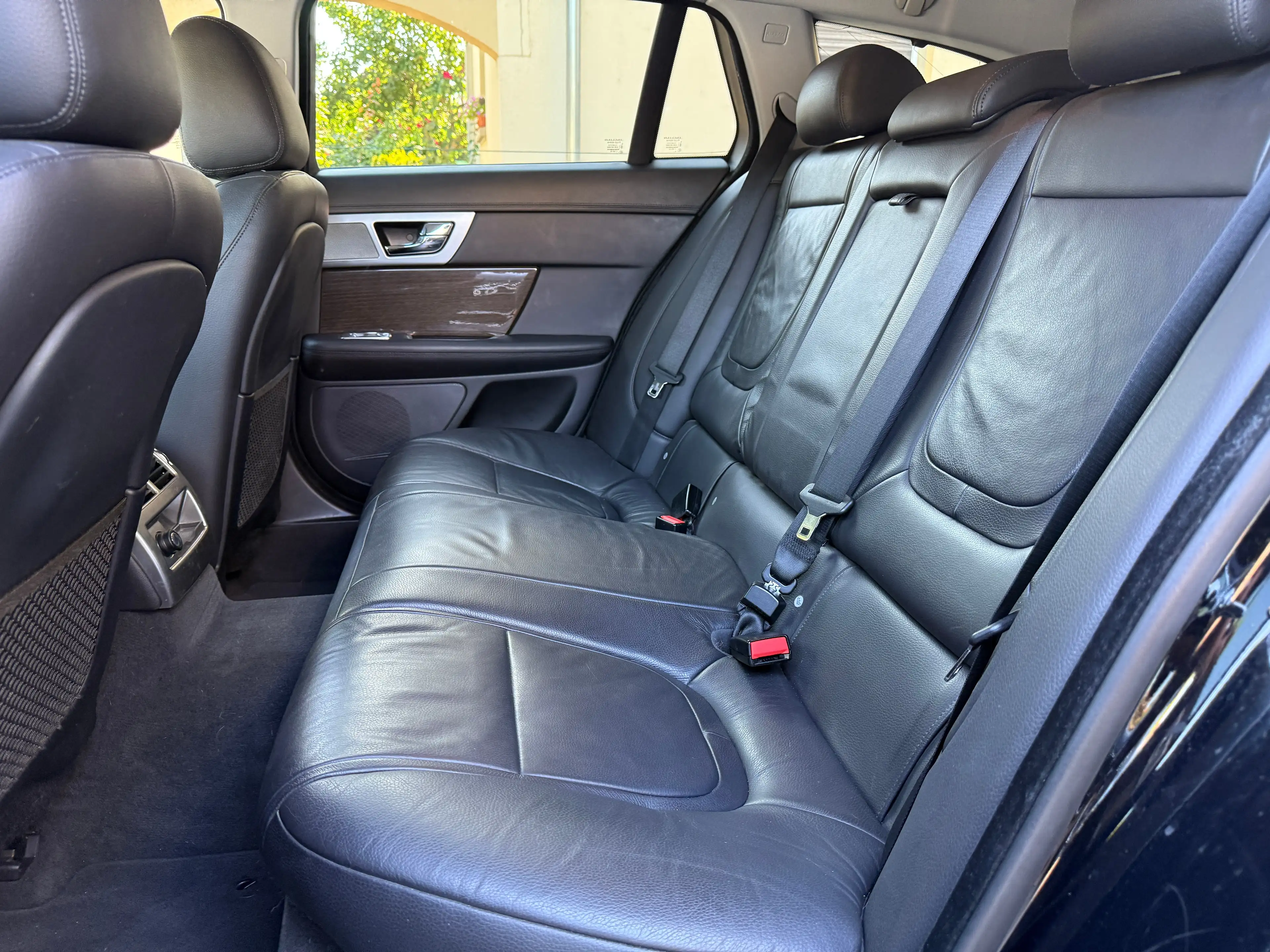Jaguar XF Sportbrake 2.2 Automatik Kamera/Leder/Navi/2. — photo 12