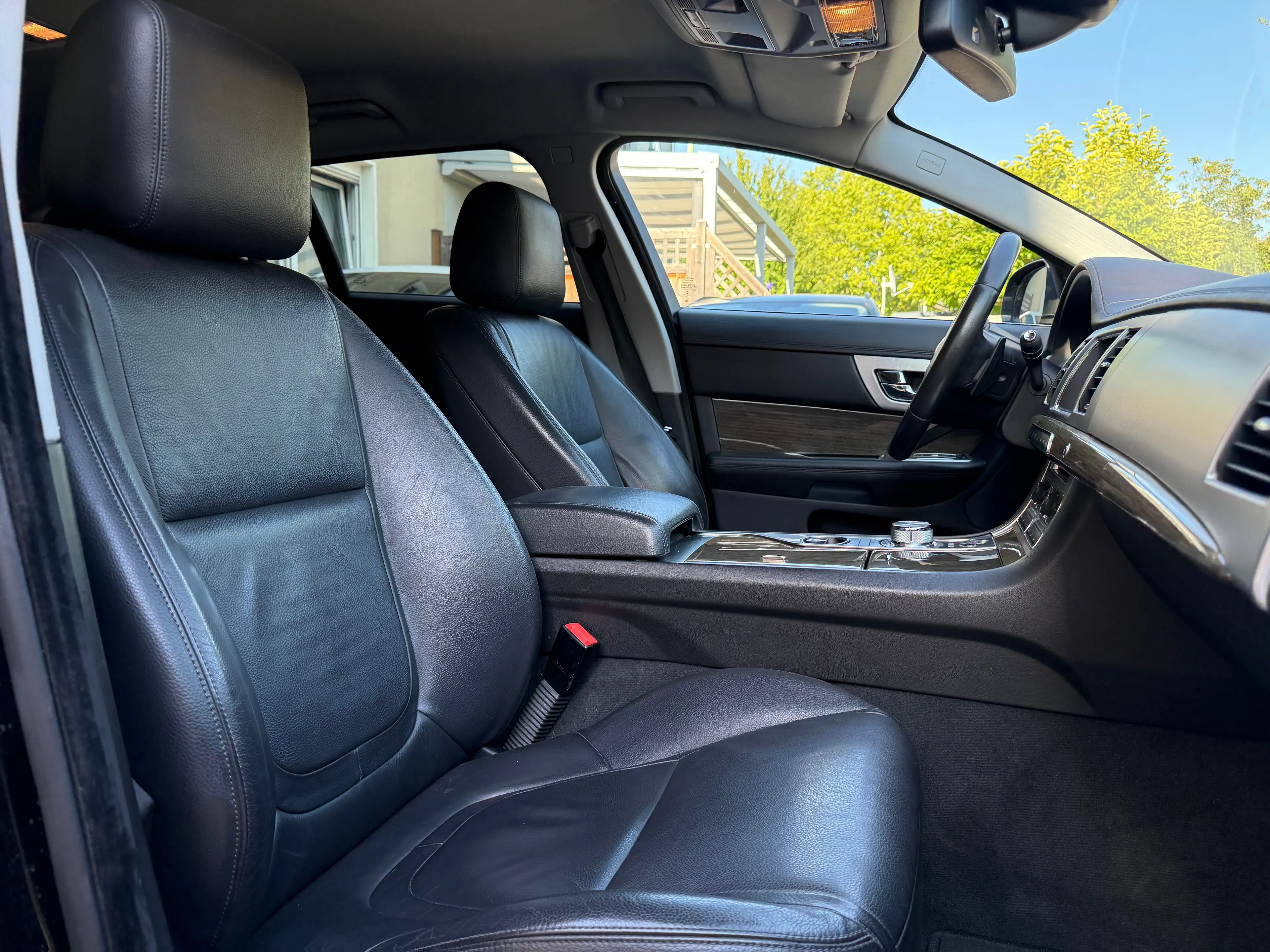 Jaguar XF Sportbrake 2.2 Automatik Kamera/Leder/Navi/2. — photo 11