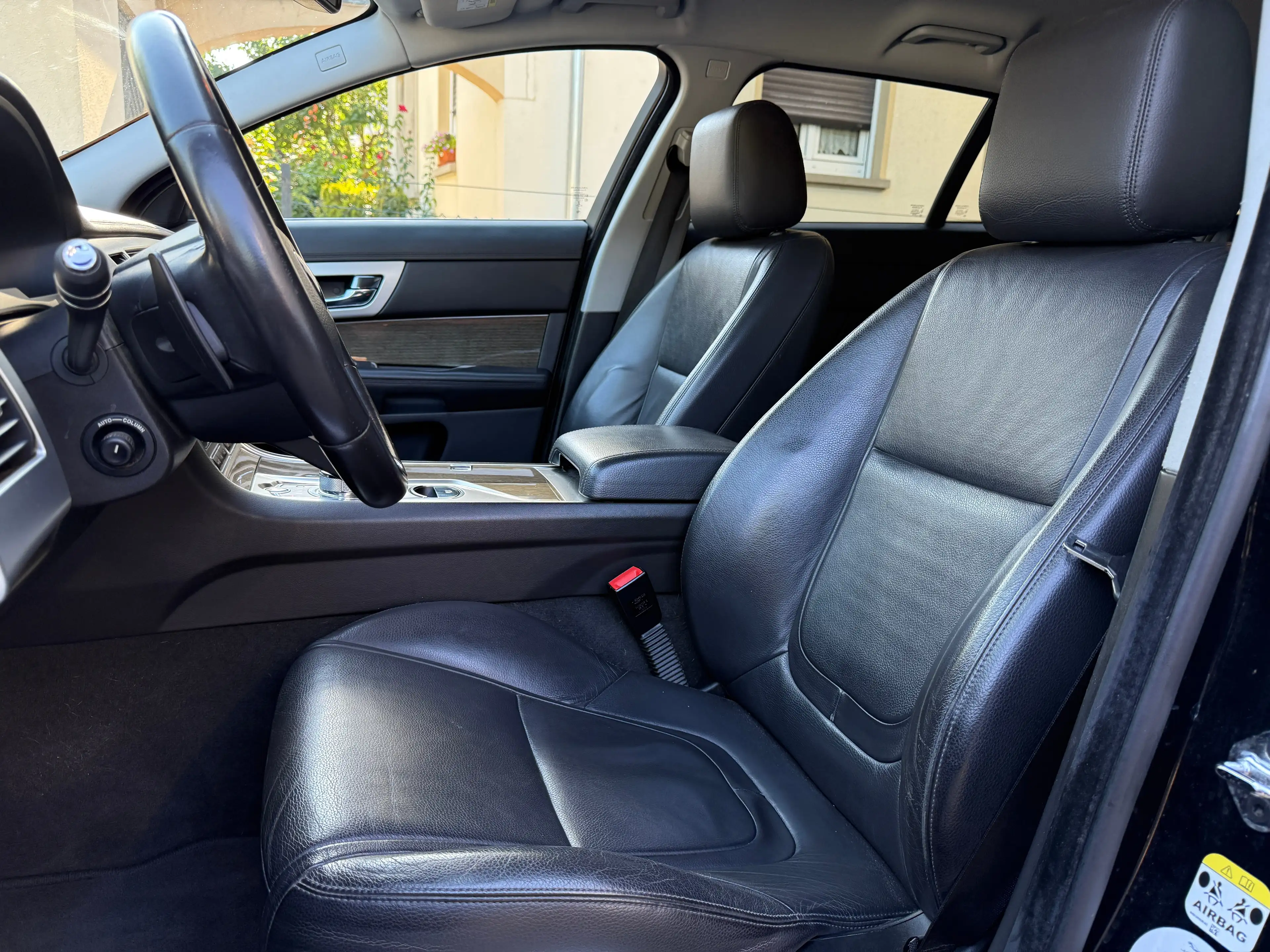 Jaguar XF Sportbrake 2.2 Automatik Kamera/Leder/Navi/2. — photo 10