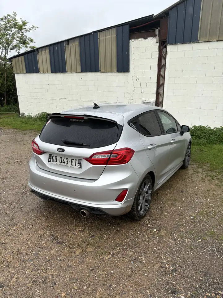 Ford Fiesta 5 portes — photo 2
