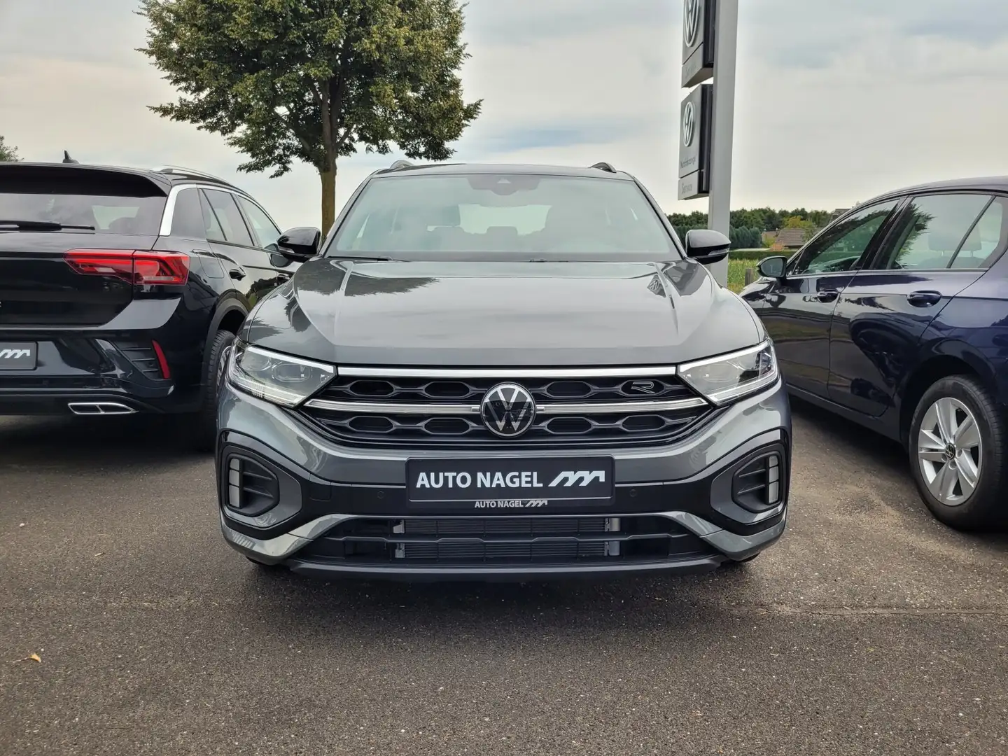 Volkswagen T-Roc T-Roc 1.5 TSI R-Line Black Edition IQ+AHK+PSD Navi Grau - 2