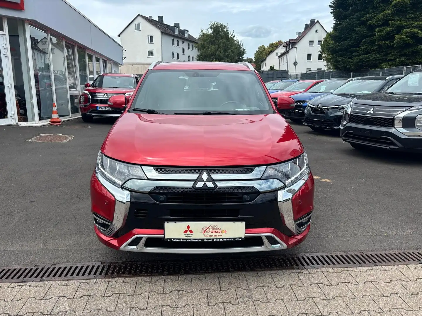 Mitsubishi Outlander Outlander Plug-in Hybrid PLUS mit Intro-Paket Красный - 2