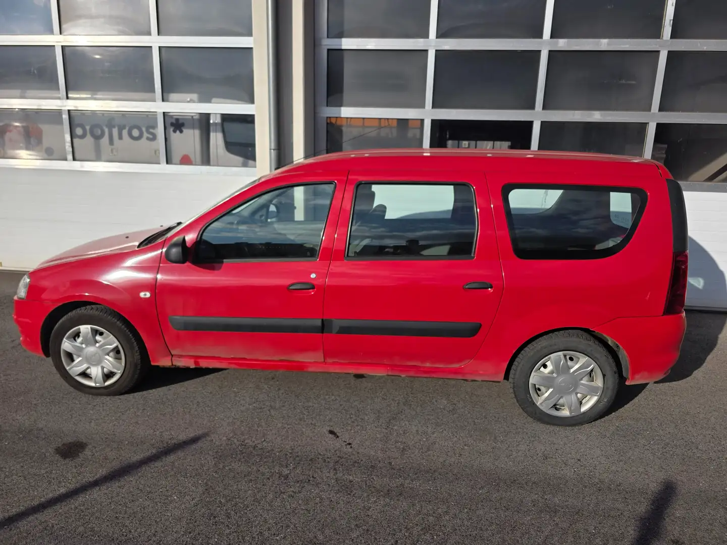 Dacia Logan Logan MCV Ambiance 1,4 MPI Ambiance Rot - 2